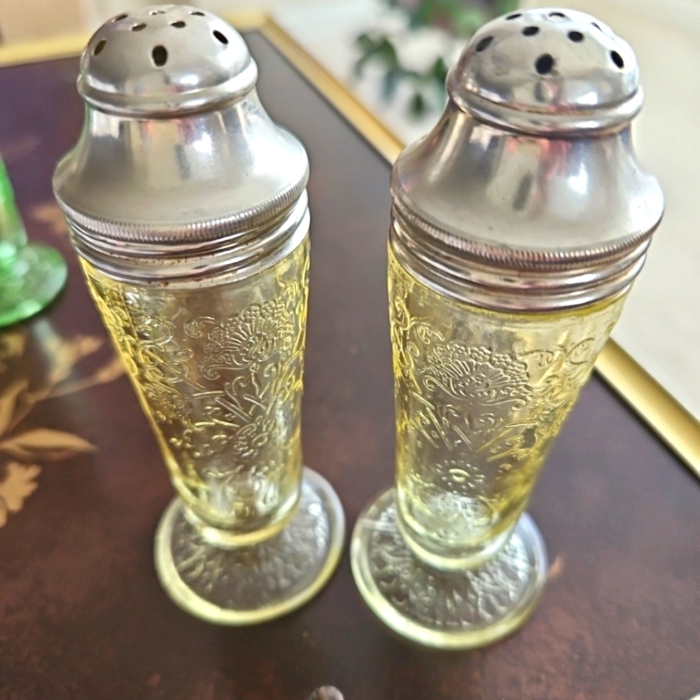 Florentine #2  Topaz Yellow Depression Glass Salt and Pepper Shaker Set Vintage